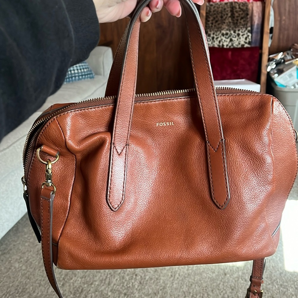 Fossil barrel bag with a crossbody strap